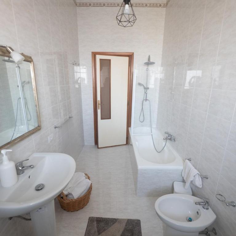 Simohouse Lecce - Executive Suite Apartment 140mq - 2 Bathrooms - Appartamento con 2 Camere da Letto - 50