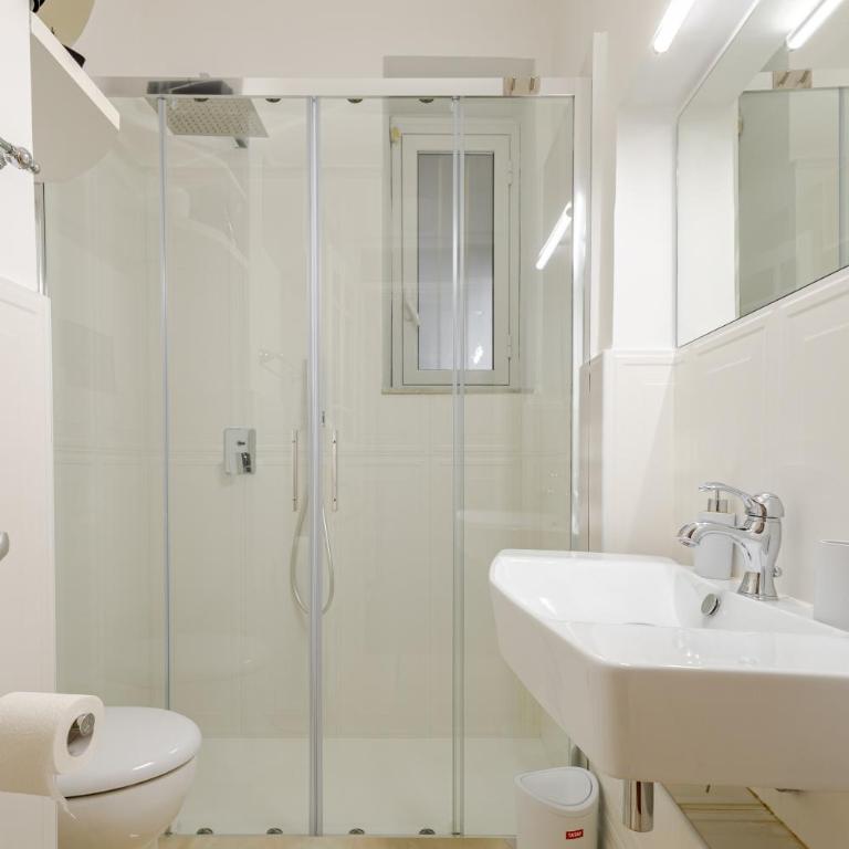 Liberty Boutique Apartment - Four-Bedroom Apartment - 37