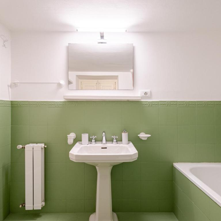 Liberty Boutique Apartment - Four-Bedroom Apartment - 41