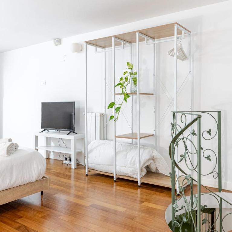 Liberty Boutique Apartment - Four-Bedroom Apartment - 27