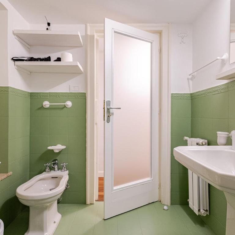 Liberty Boutique Apartment - Four-Bedroom Apartment - 40