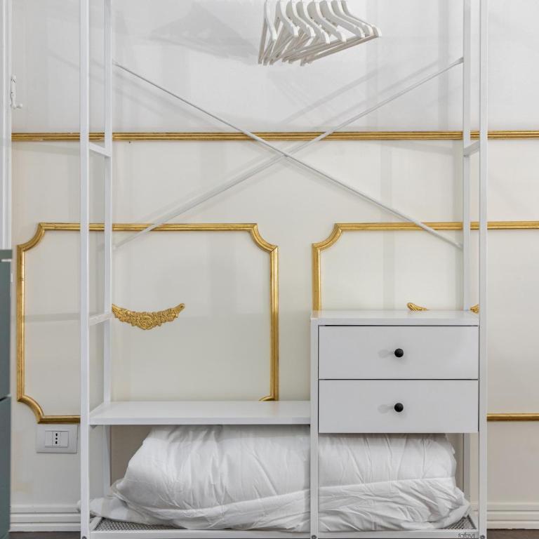 Liberty Boutique Apartment - Four-Bedroom Apartment - 25