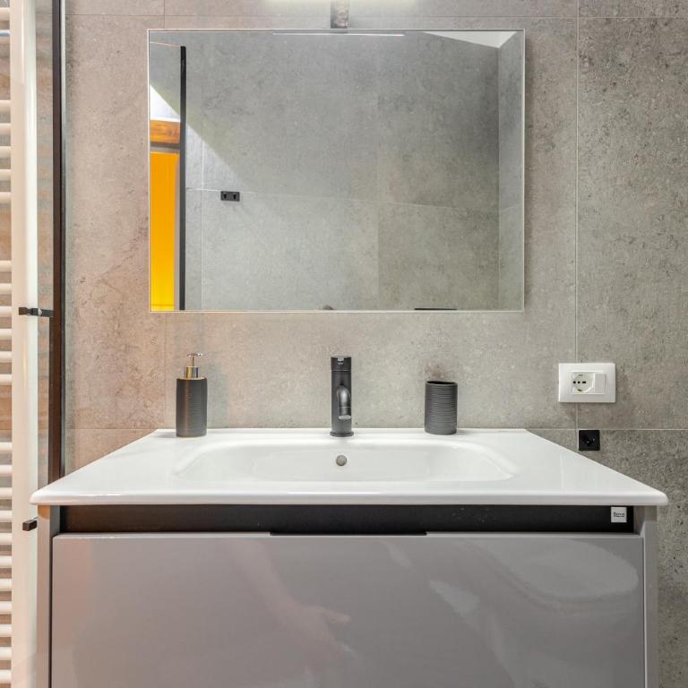 Liberty Boutique Apartment - Four-Bedroom Apartment - 35