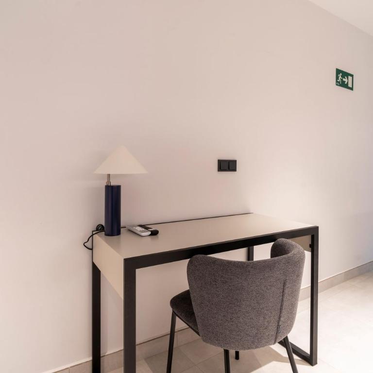 VLC HOST - Luz Casanova - Standard Studio - 23