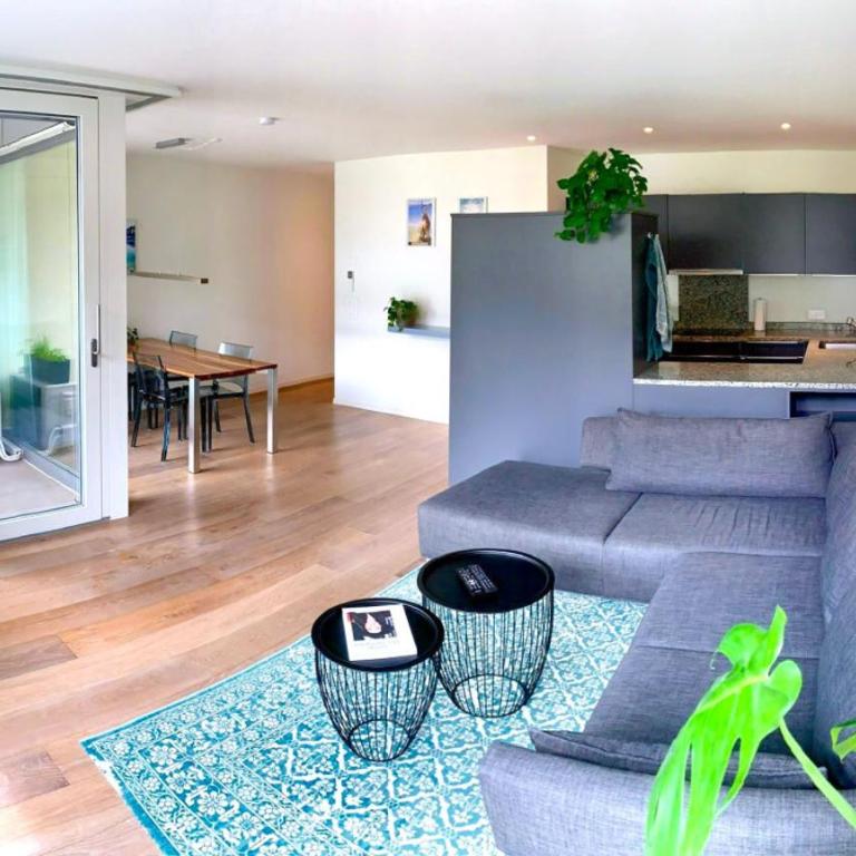 Modern with Alps Scenic Views and Concierge by SwissHut - Appartamento con Vista Città - 9