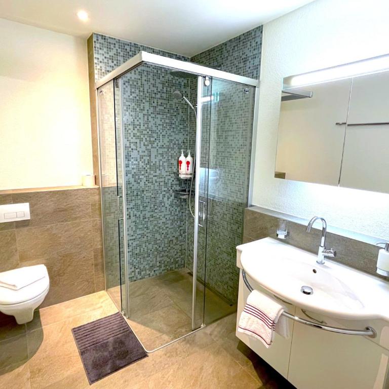 Modern with Alps Scenic Views and Concierge by SwissHut - Appartamento con Vista Città - 12