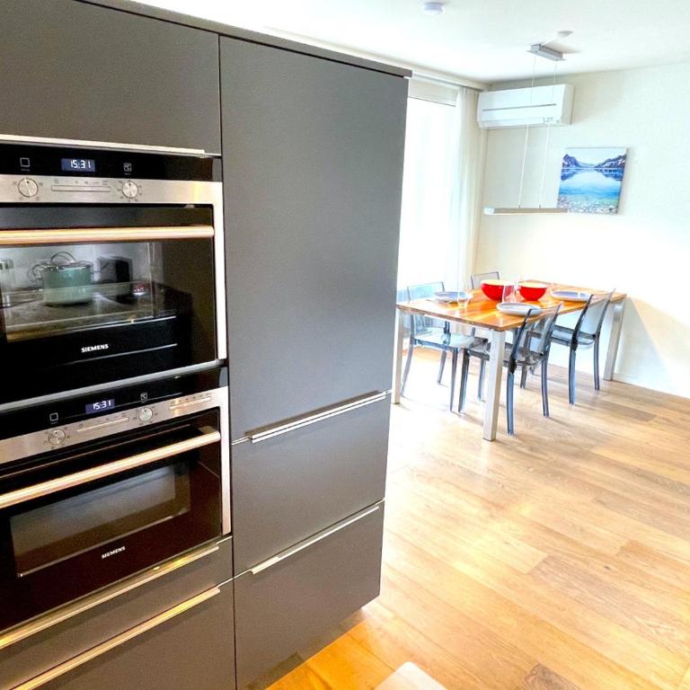 Modern with Alps Scenic Views and Concierge by SwissHut - Appartamento con Vista Città - 11