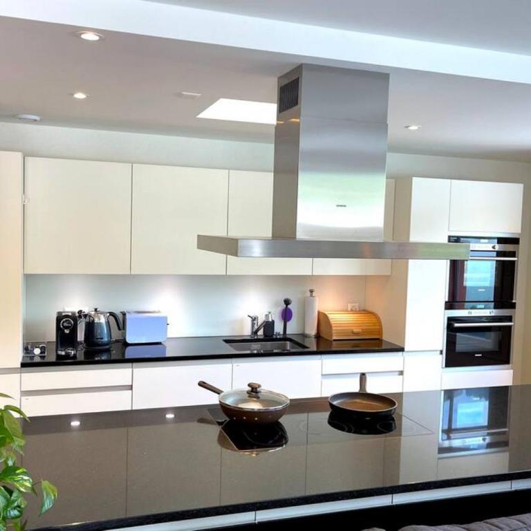 Penthouse Alps Scenic Views and Concierge by SwissHut - Appartamento con Vista Montagna - 11