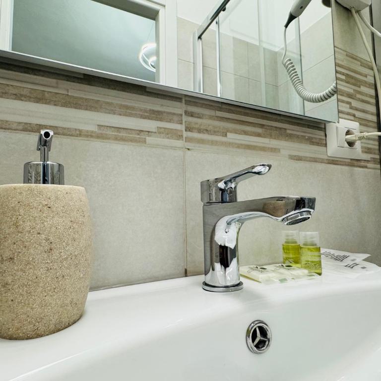 Villa Matilde - Camera Matrimoniale con Bagno Privato - 4
