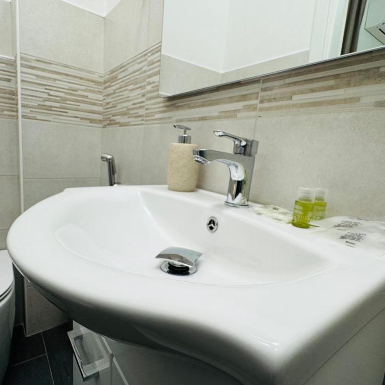 Villa Matilde - Camera Matrimoniale con Bagno Privato - 10
