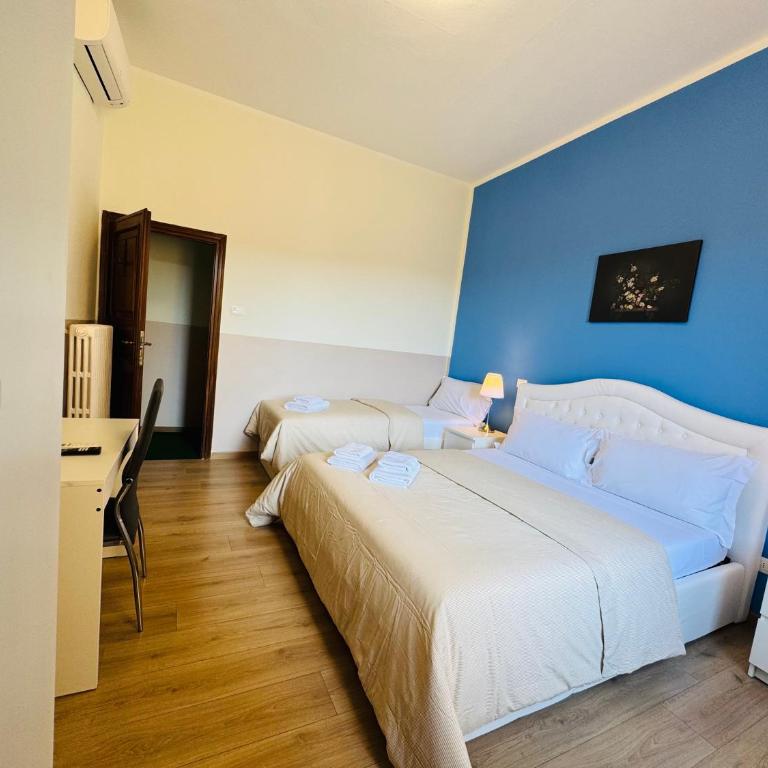 Villa Matilde - Camera Tripla con Bagno Privato - 19