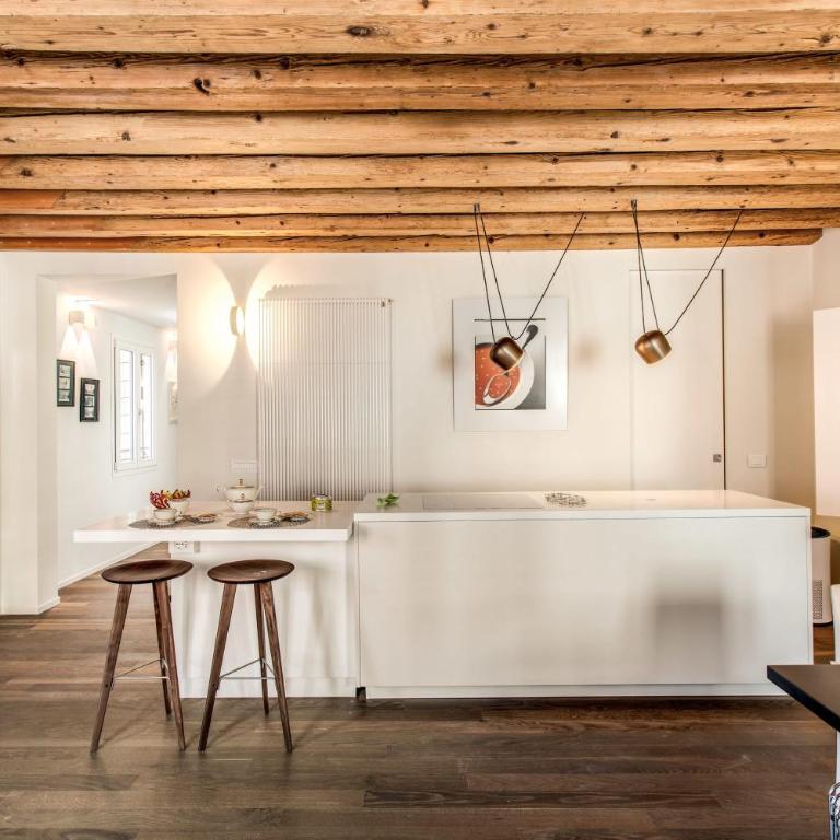 Stunning Venetian Apartment by Biennale Gardens - Five-Bedroom Apartment - 17