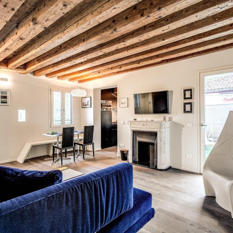 Stunning Venetian Apartment by Biennale Gardens - Five-Bedroom Apartment - 54