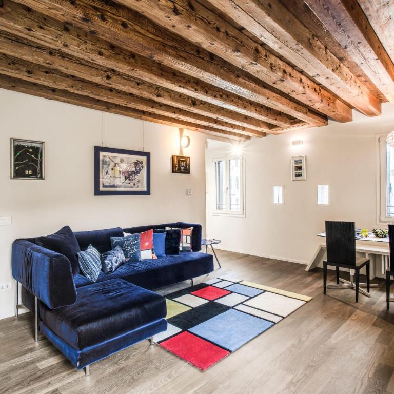 Stunning Venetian Apartment by Biennale Gardens - Five-Bedroom Apartment - 55