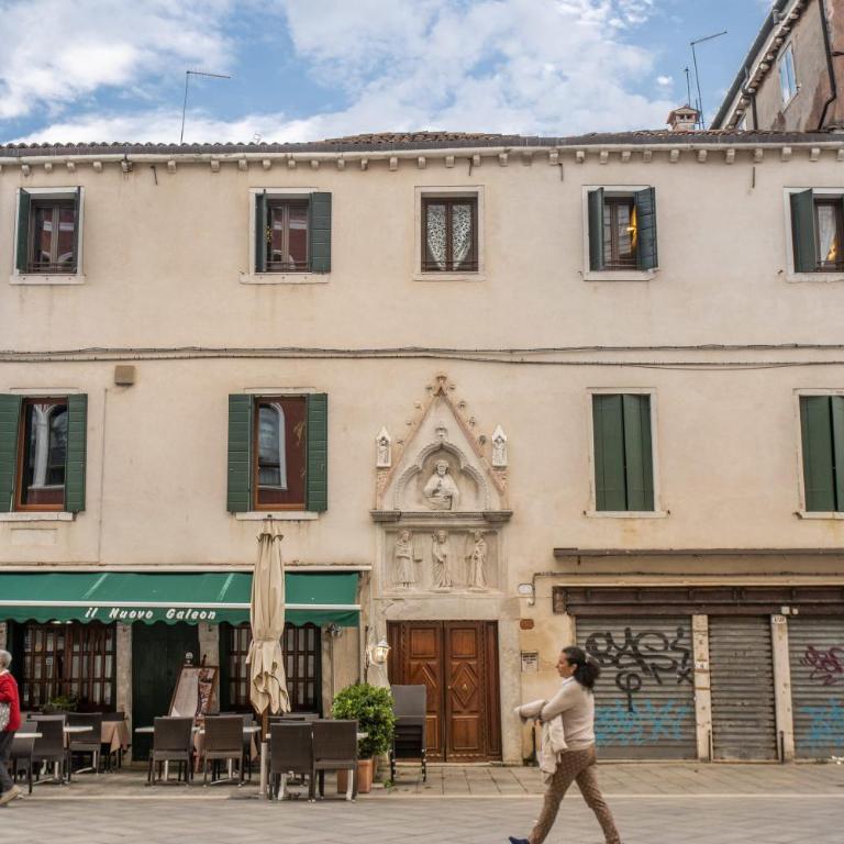 Stunning Venetian Apartment by Biennale Gardens - Five-Bedroom Apartment - 84