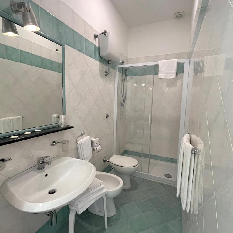 Sorrento Street View - Triple Room - 11