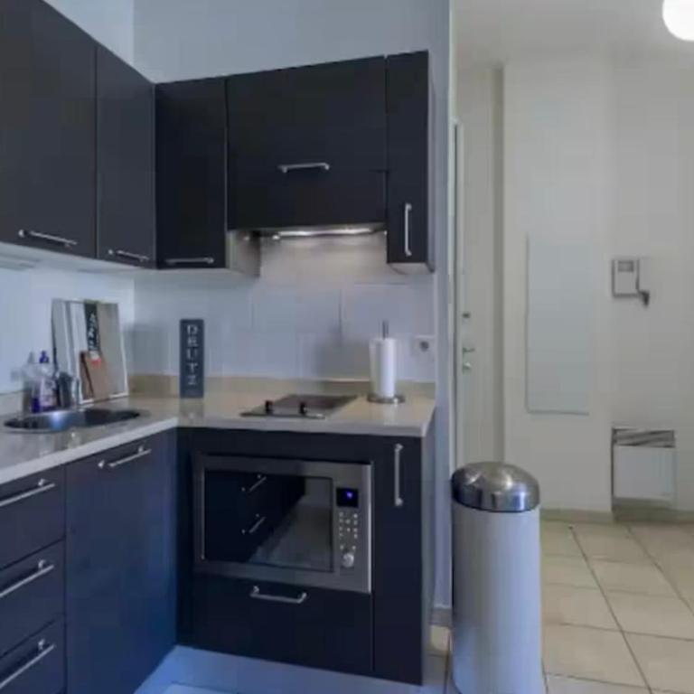 Place Grimaldi, close to beach and restaurants, with balcony - Appartement 1 Chambre - 5