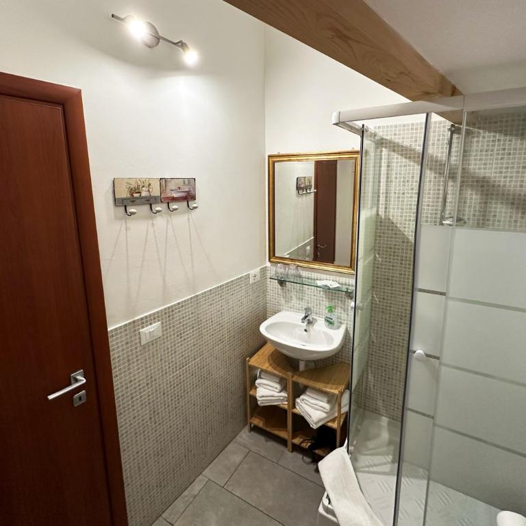 B&B Alla Casa di Lucia - Twin Room with Private Bathroom - 6