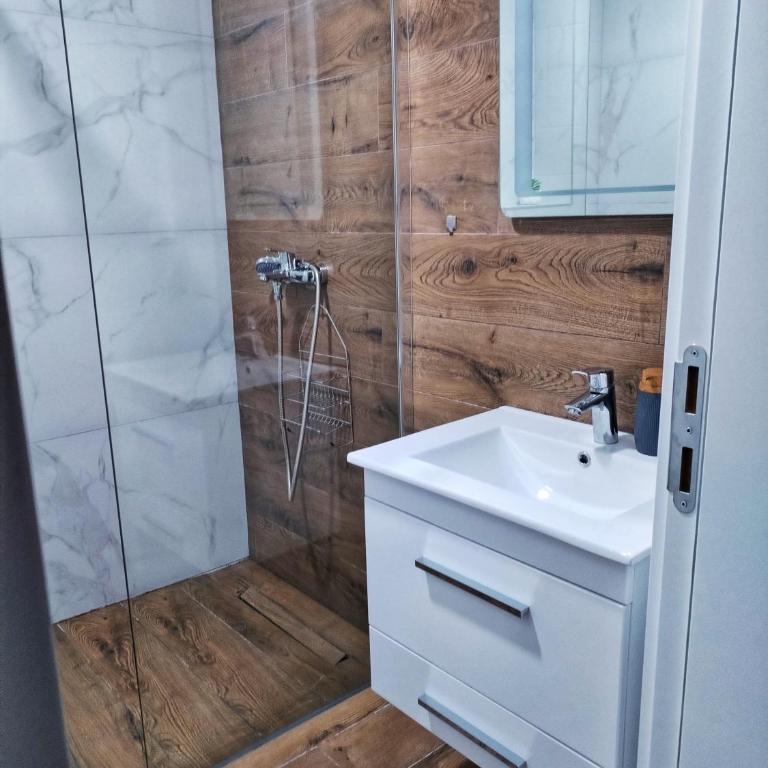 Moj Mir - One-Bedroom Apartment - 17