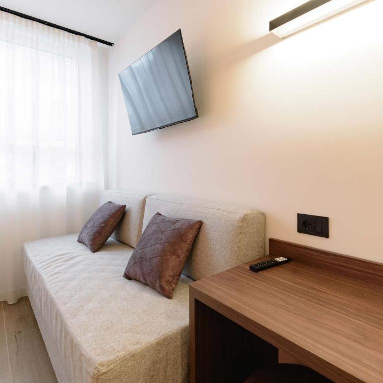 NAOMI Rooms - Camera Tripla Comfort con Doccia - 4