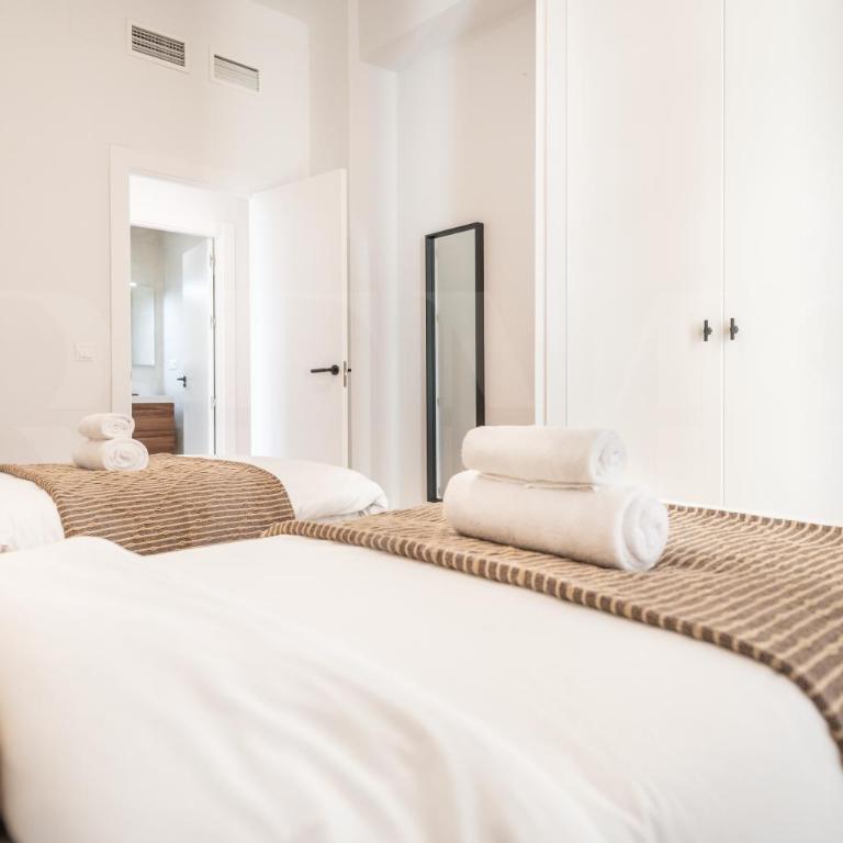 Elegant coastal charm with unique views by REMS - Apartamento de 4 dormitorios con balcón - 16