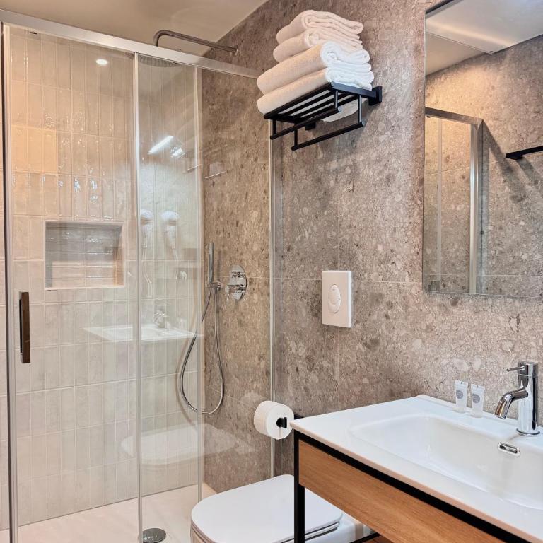 HoneyComb GuestHouse - Deluxe Double Room - 2