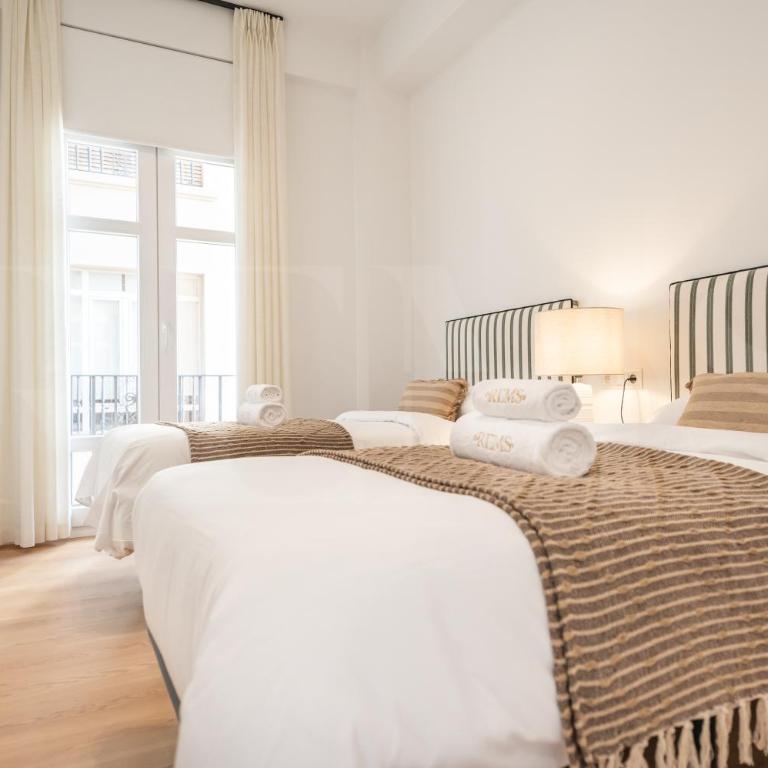 Elegant coastal charm with unique views by REMS - Apartamento de 4 dormitorios con balcón - 13