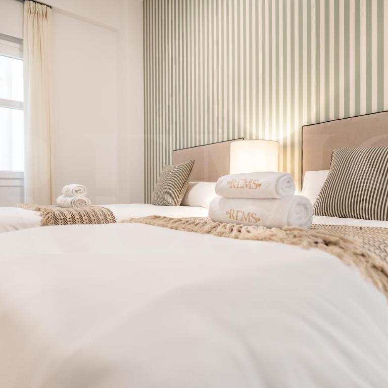Elegant coastal charm with unique views by REMS - Apartamento de 4 dormitorios con balcón - 19