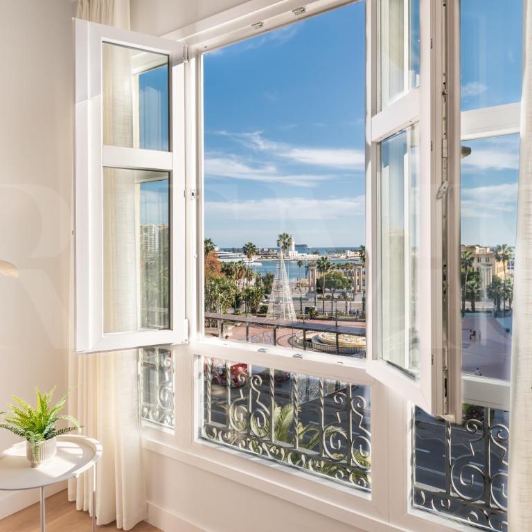 Elegant coastal charm with unique views by REMS - Apartamento de 4 dormitorios con balcón - 22
