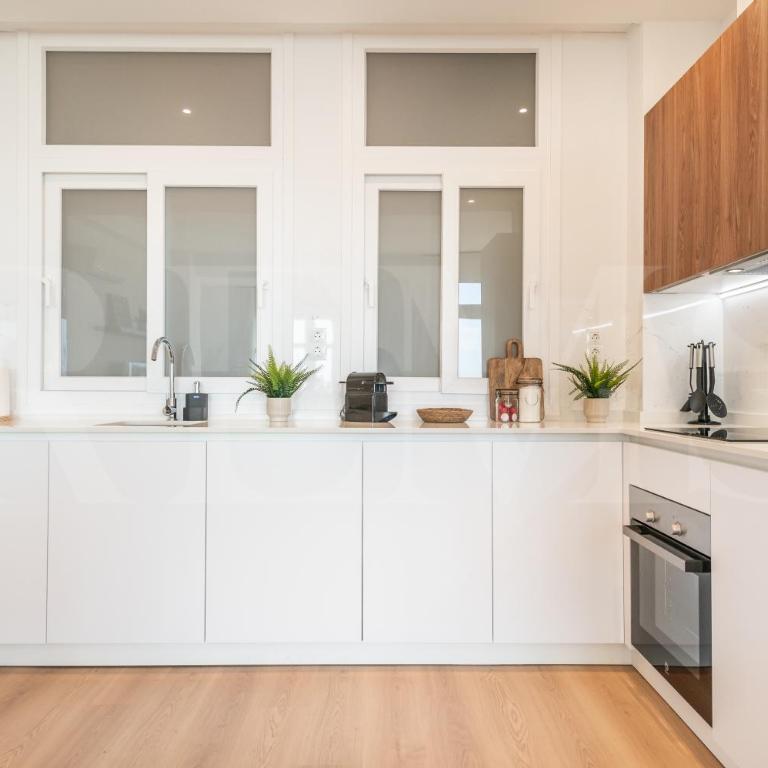Elegant coastal charm with unique views by REMS - Apartamento de 4 dormitorios con balcón - 24