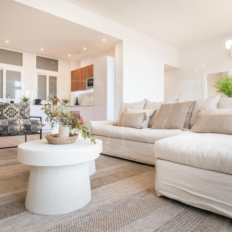 Elegant coastal charm with unique views by REMS - Apartamento de 4 dormitorios con balcón - 36