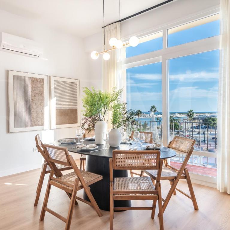 Elegant coastal charm with unique views by REMS - Apartamento de 4 dormitorios con balcón - 37