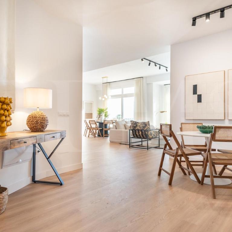 Elegant coastal charm with unique views by REMS - Apartamento de 4 dormitorios con balcón - 31