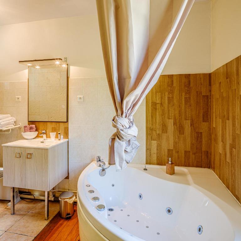 Clos du Bois Brard B&B - Chambre Double - Vue sur Piscine - 3