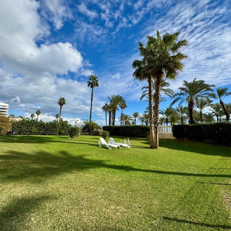 Carihuela en primera linea de playa con vistas y garaje! C - Apartamento de 2 dormitorios - 42