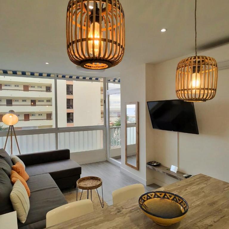 Sea View 2BR Beachfront & Cozy Balcony Marbella - Two-Bedroom Apartment - 4