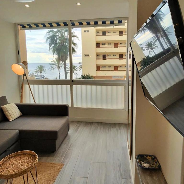 Sea View 2BR Beachfront & Cozy Balcony Marbella - Two-Bedroom Apartment - 5