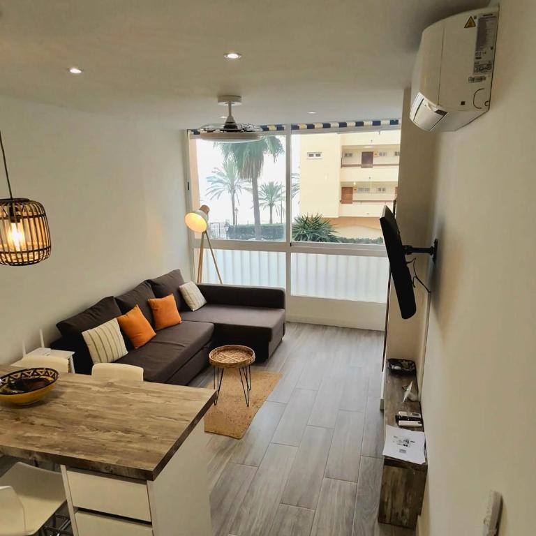 Sea View 2BR Beachfront & Cozy Balcony Marbella - Two-Bedroom Apartment - 16
