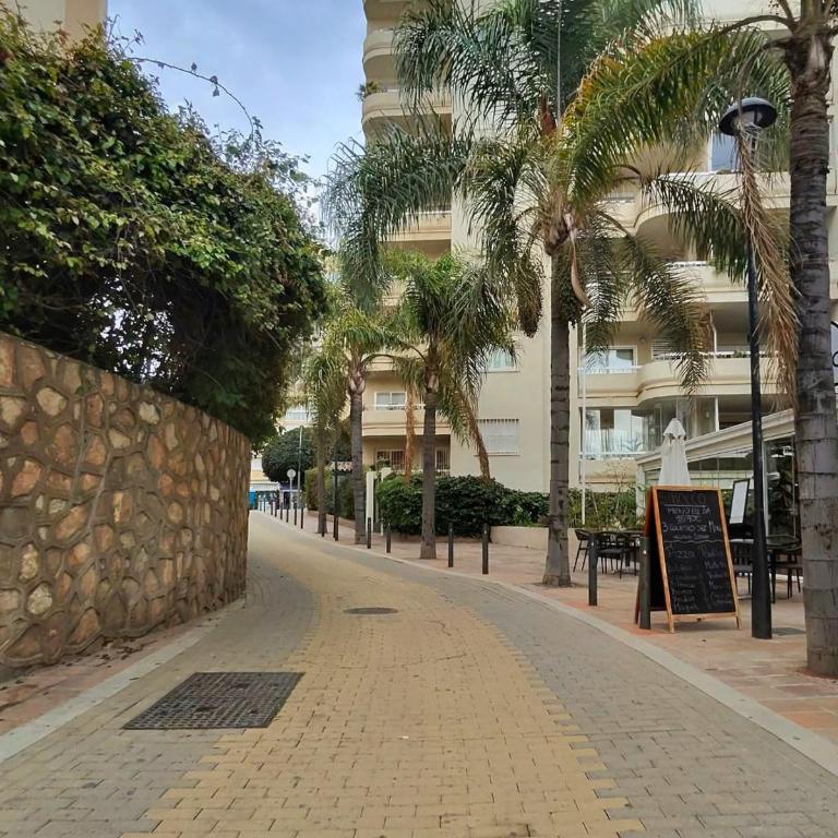 Sea View 2BR Beachfront & Cozy Balcony Marbella - Two-Bedroom Apartment - 18