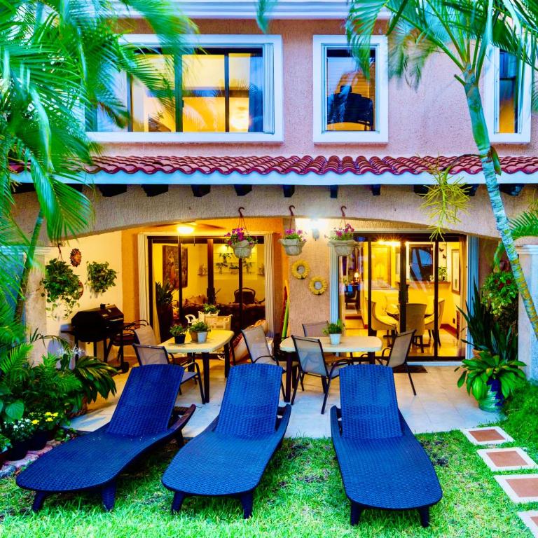 Magnifica Villa Palmeras luxurious 4 Br 6 Bds 4 Ba private pool lagoon front super fast Wifi - Villa - 40