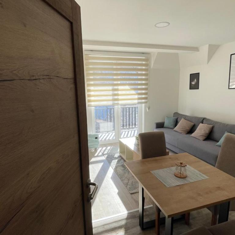 Geregs alibi - Apartman sa 1 Spavaćom Sobom, Balkonom i Pogledom na Planinu - 2