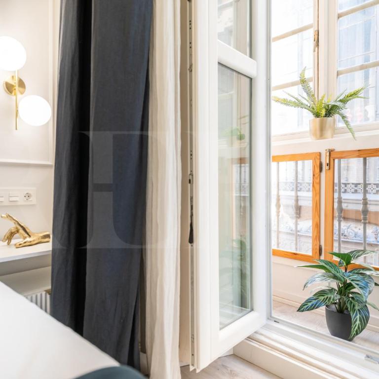 Historic charm steps from top landmarks by REMS - Apartamento de 2 dormitorios - 12