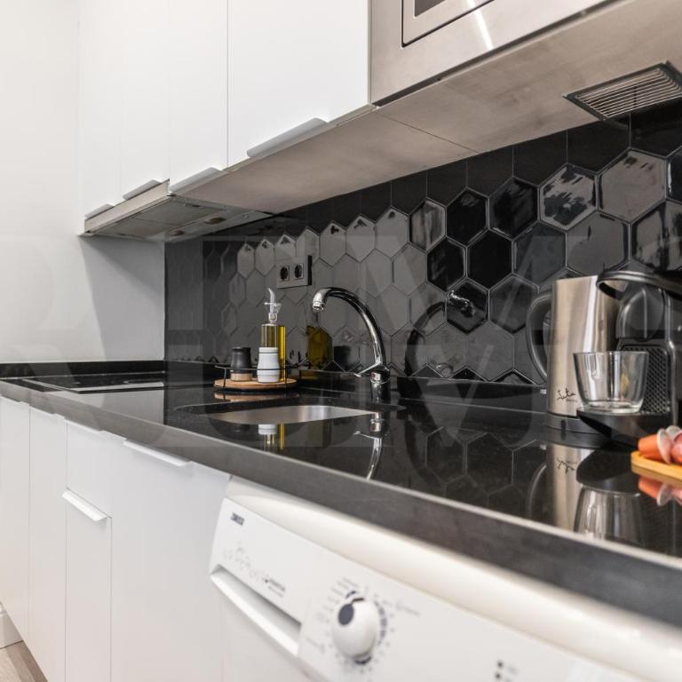 Historic charm steps from top landmarks by REMS - Apartamento de 2 dormitorios - 10
