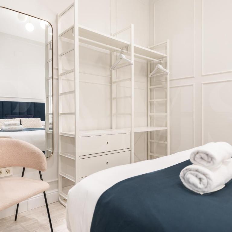 Historic charm steps from top landmarks by REMS - Apartamento de 2 dormitorios - 13