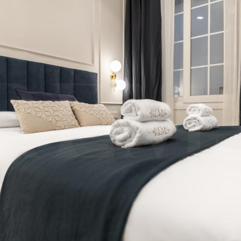 Historic charm steps from top landmarks by REMS - Apartamento de 2 dormitorios - 4