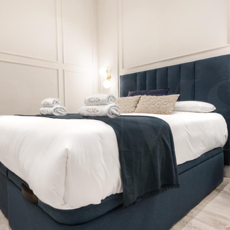 Historic charm steps from top landmarks by REMS - Apartamento de 2 dormitorios - 17