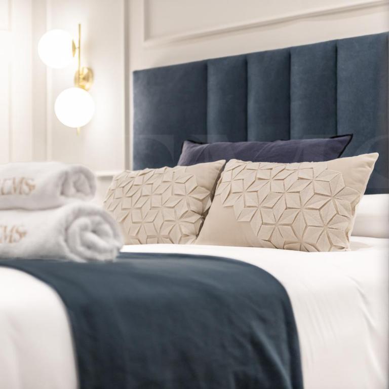 Historic charm steps from top landmarks by REMS - Apartamento de 2 dormitorios - 20