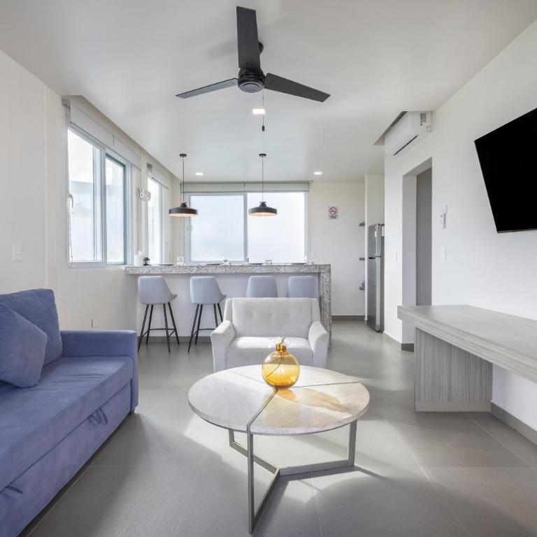 Azulea Isla Mujeres Hotel - King Suite with Ocean View - 10