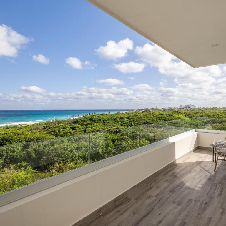 Azulea Isla Mujeres Hotel - King Suite with Ocean View - 5