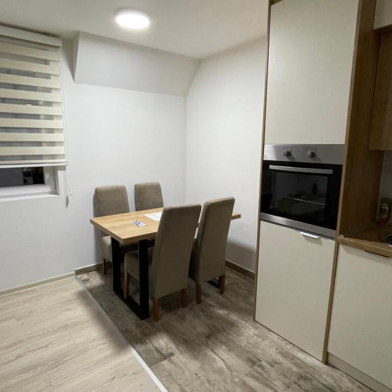 Geregs alibi - Apartman sa 1 Spavaćom Sobom, Balkonom i Pogledom na Planinu - 4